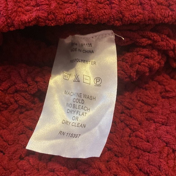 Like new Chunky cable knit red sweater - Picture 6 of 9